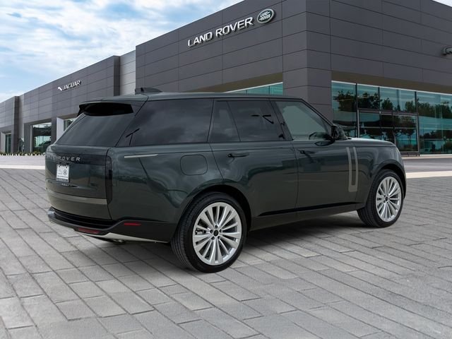 New 2026 Belgravia Green Land Rover SE image 5