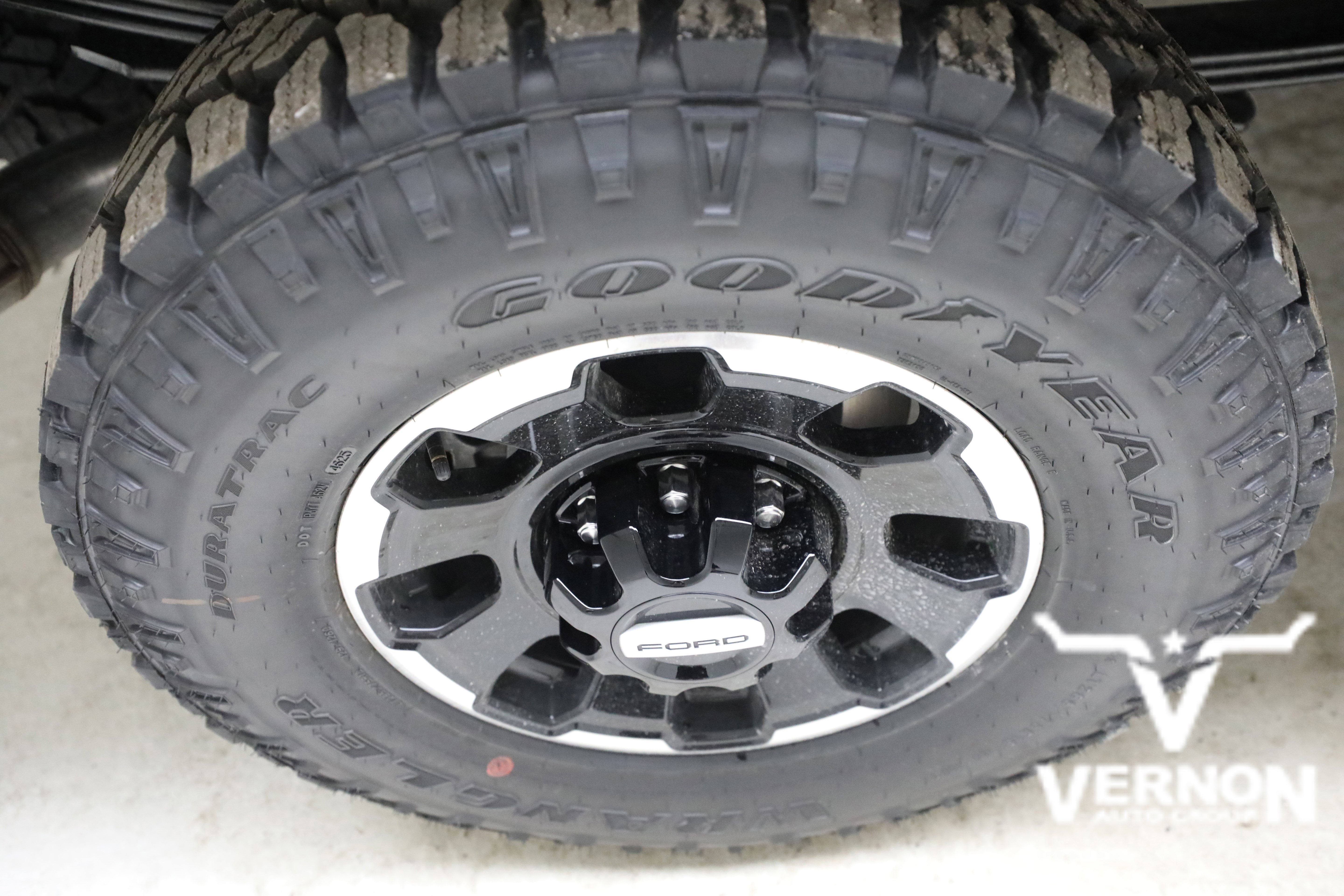 New 2026 Agate Black Metallic Ford  image 32