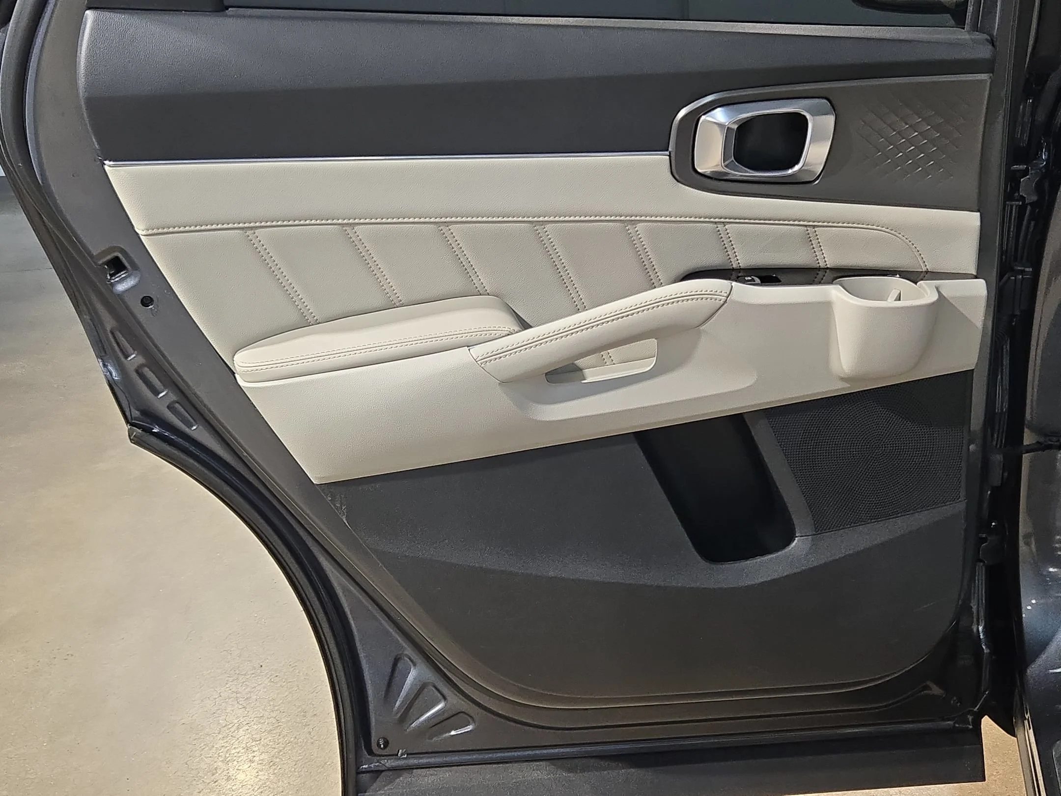 Used 2023 Gravity Grey Kia SX image 35