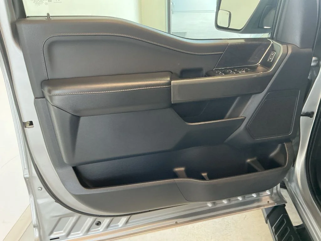 Used 2022 Silver Ford XLT image 9