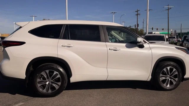 Used 2025 Beige Toyota XLE image 2