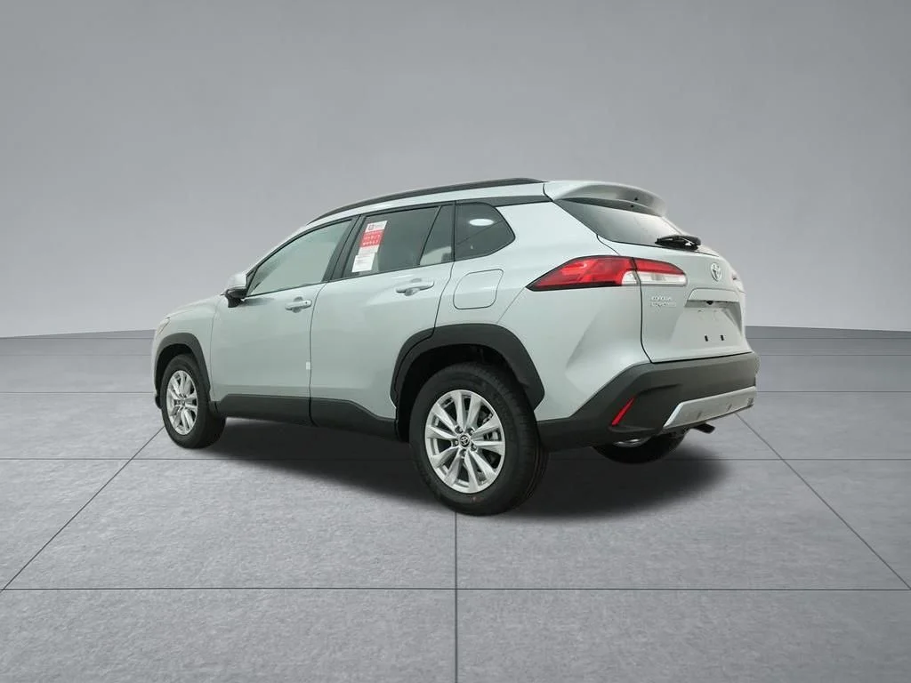 Used 2022 Silver Toyota LE image 24
