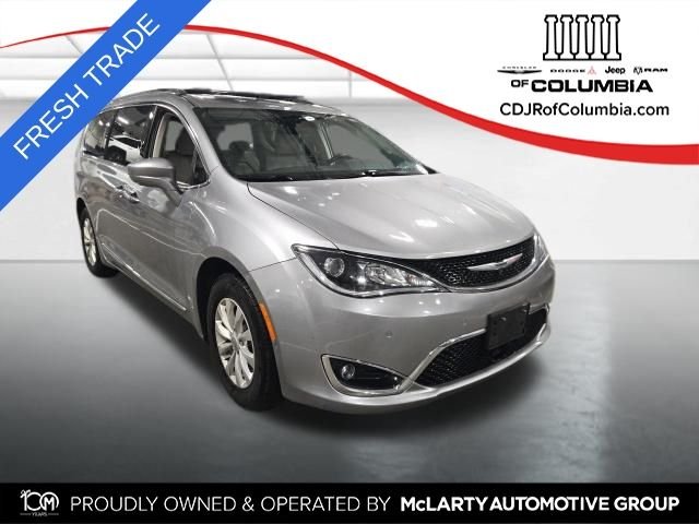 2019 Chrysler Pacifica Touring L's photo