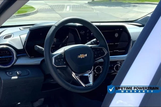 New 2025 Summit White Chevrolet LT image 7