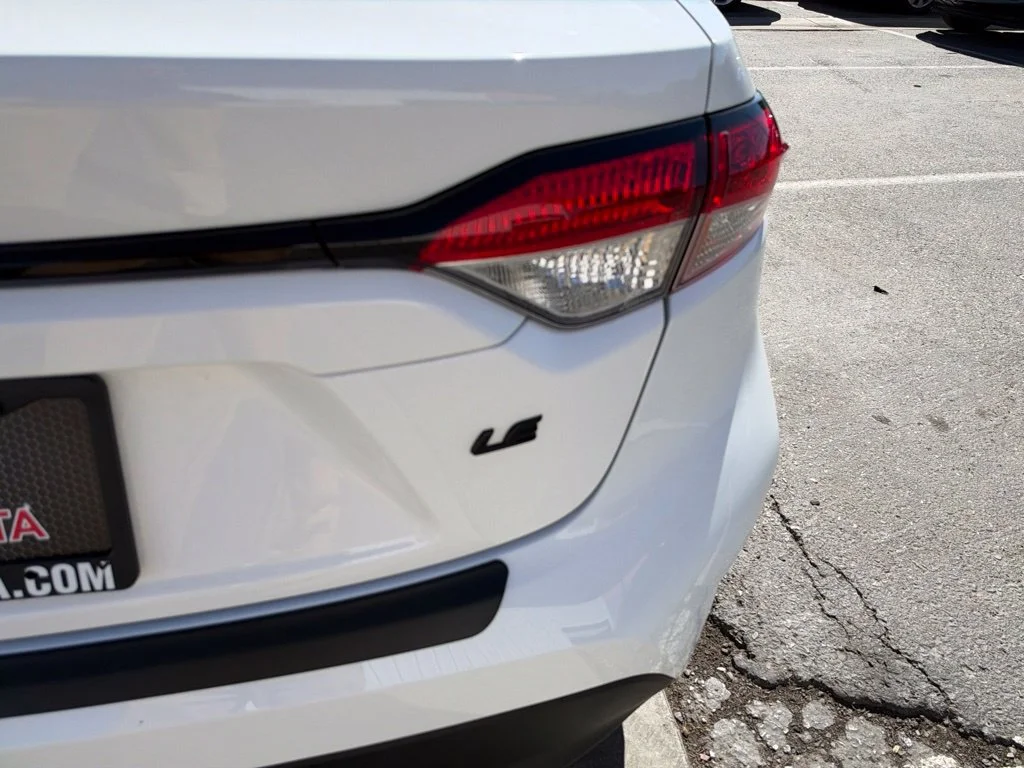 Used 2025 White Toyota LE image 9