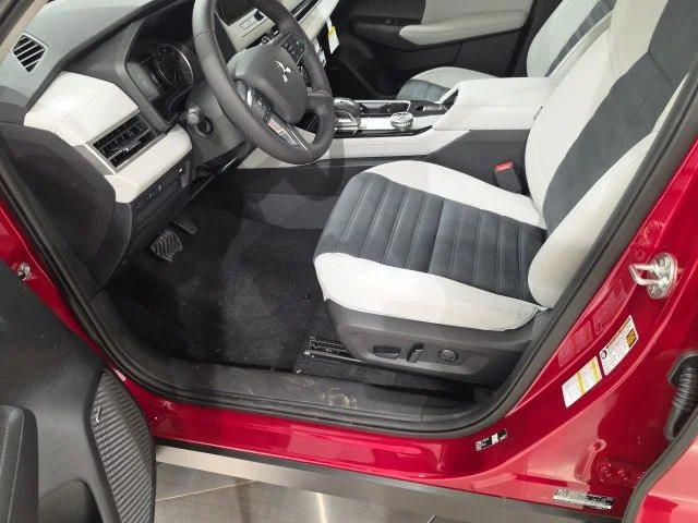 2026 Mitsubishi Outlander SE - Photo 8