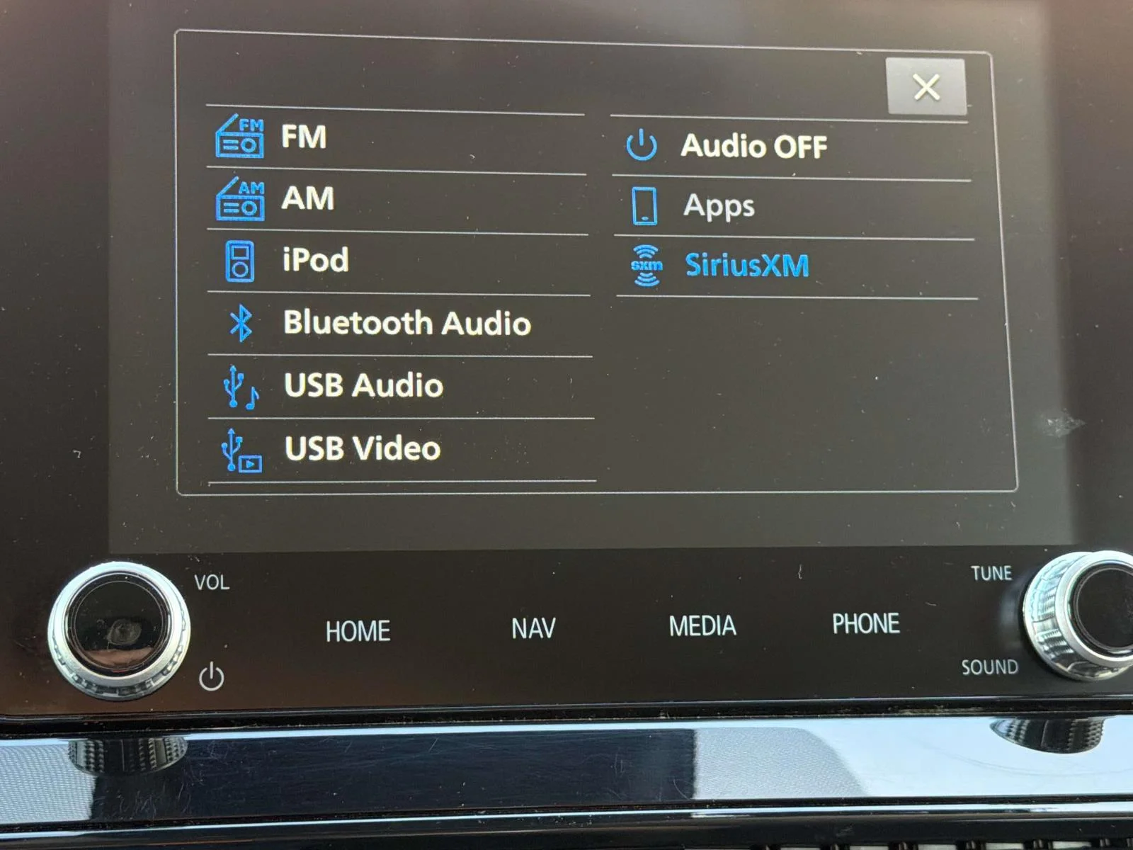 Used 2025 White Diamond Mitsubishi SE image 27