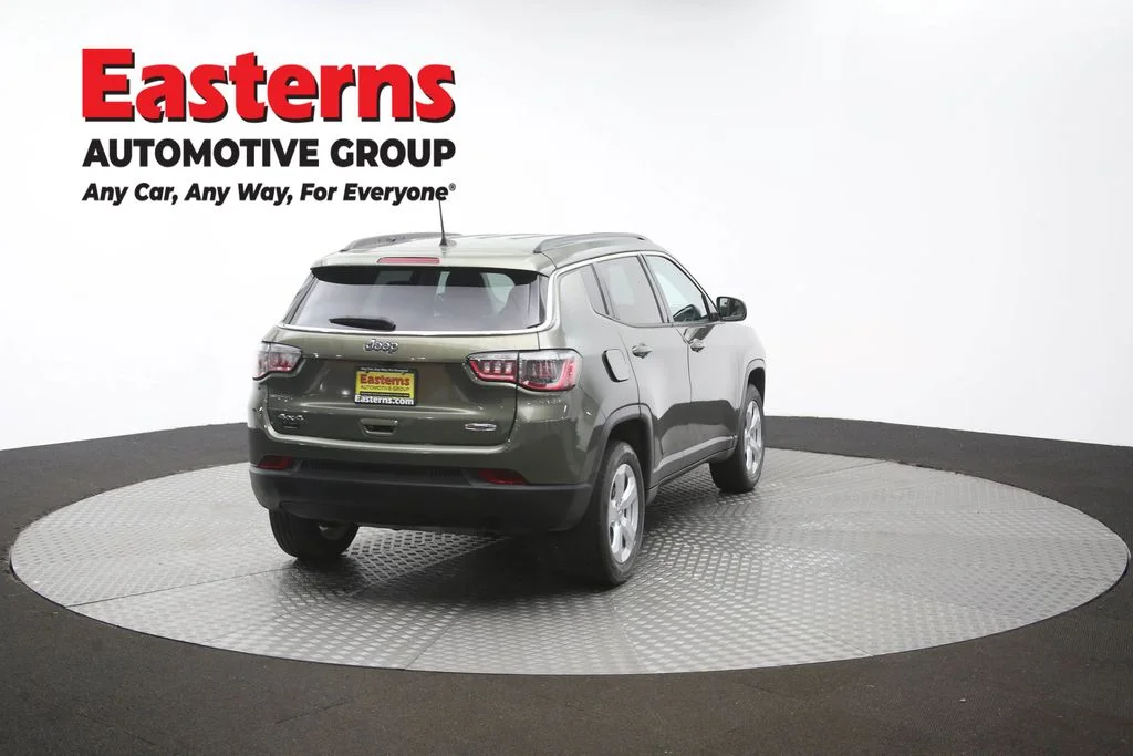 Used 2021 Green Jeep Latitude image 40