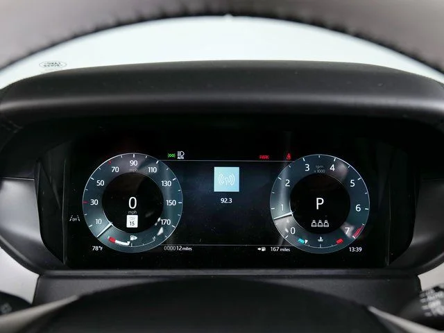 New 2026 Santorini Black Land Rover Dynamic SE image 18