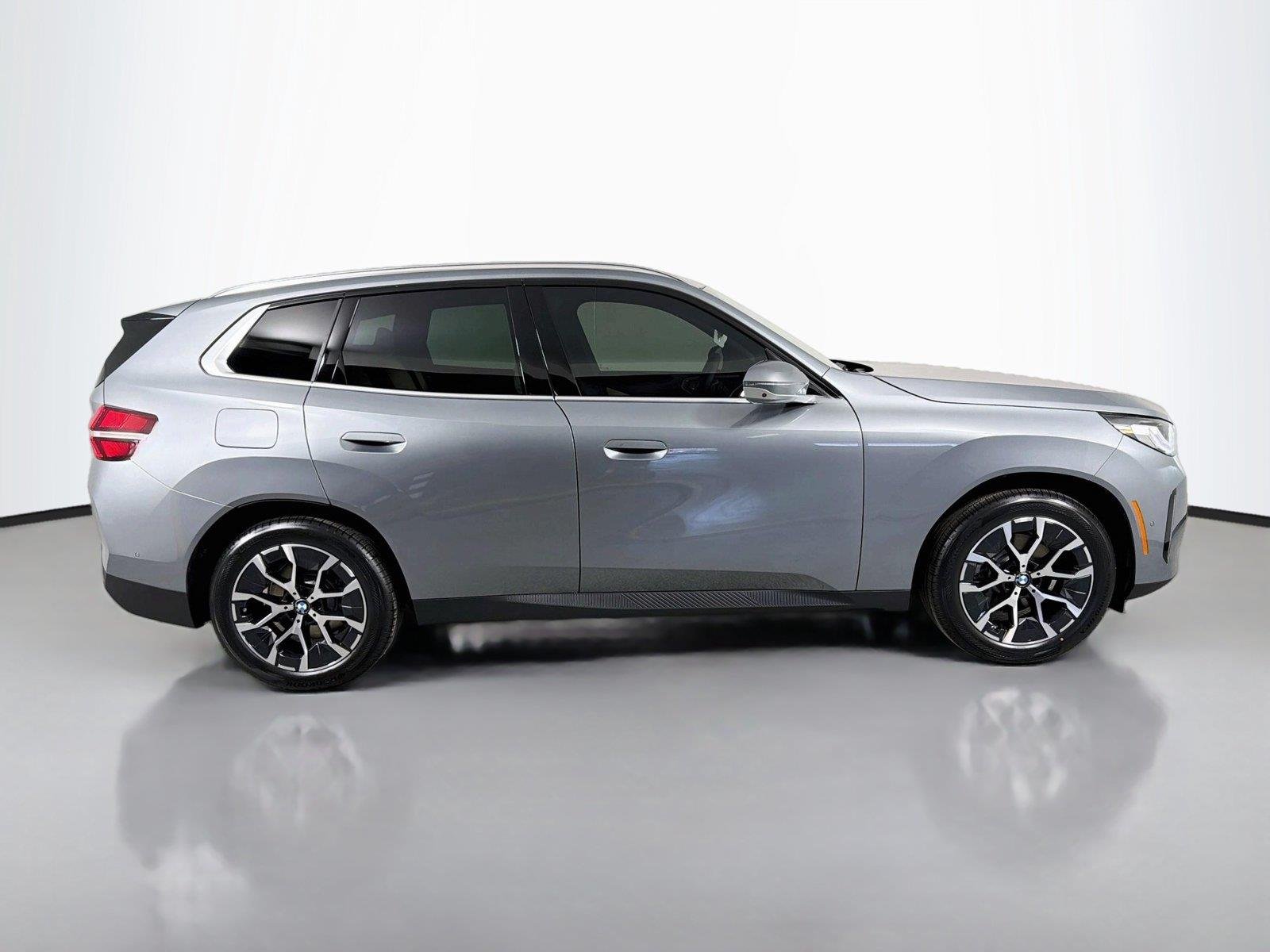 New 2026 Skyscraper Grey Metallic BMW 30 xDrive image 4