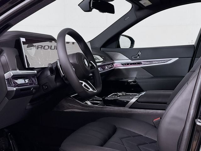 2025 BMW 7 Series 760i - Photo 9