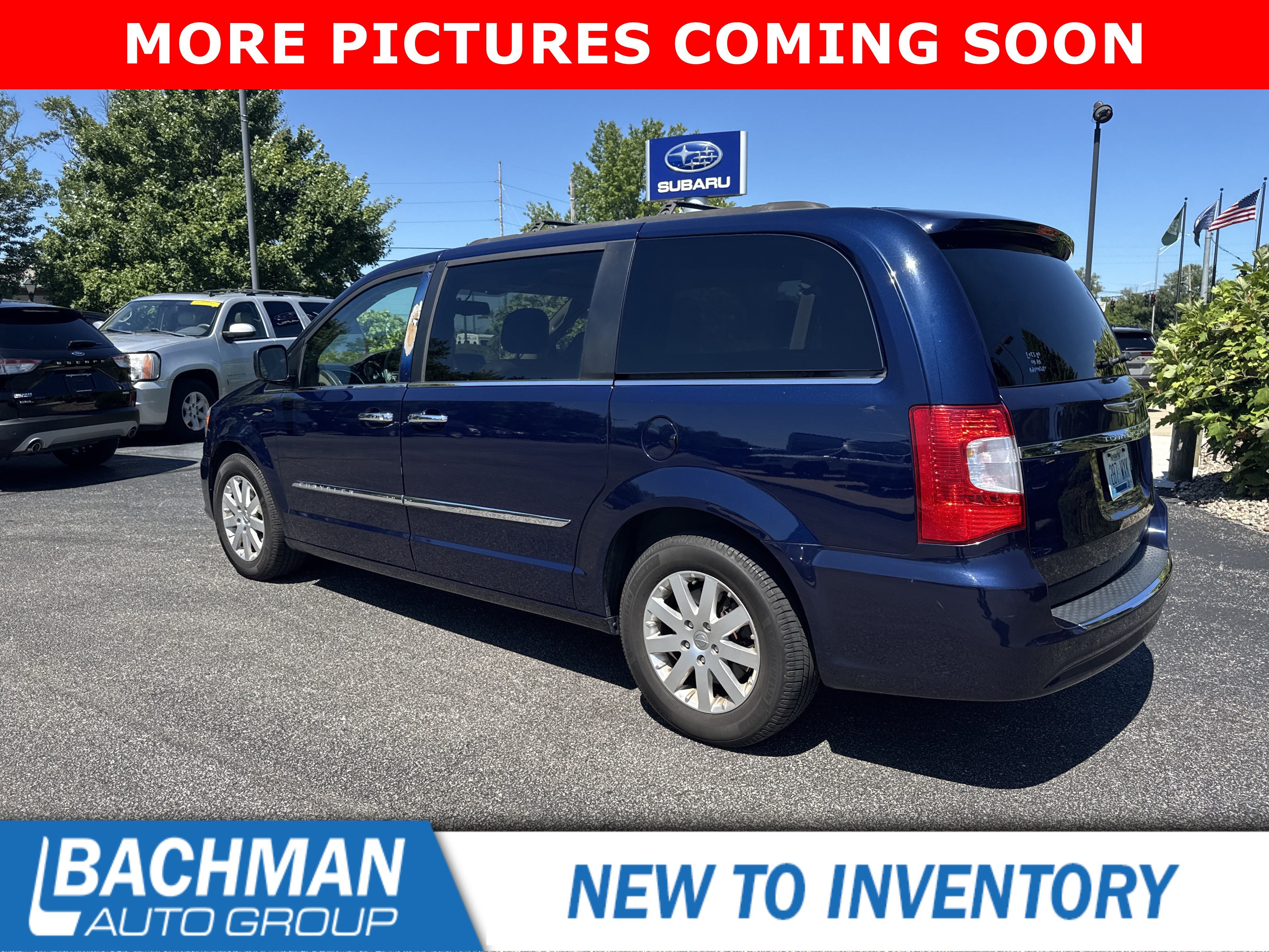 Used 2015 True Blue Pearlcoat Chrysler Touring image 8