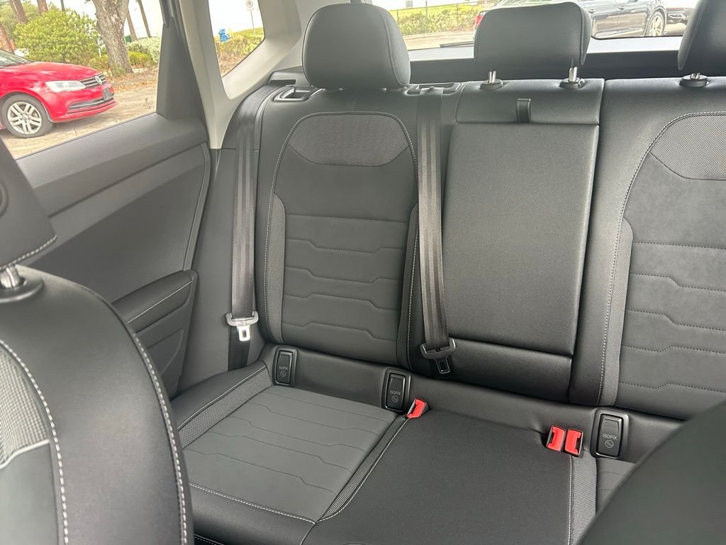 New 2026 White Volkswagen 1.5T SE Black image 9