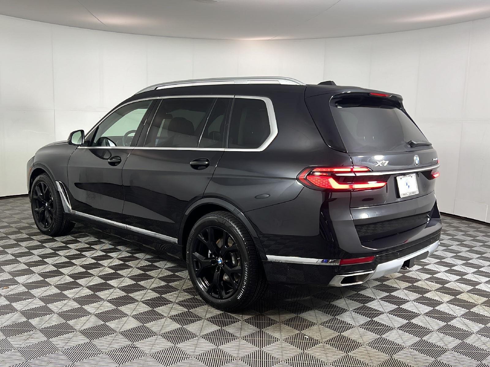 Used 2024 Black Sapphire Metallic BMW xDrive40i image 9