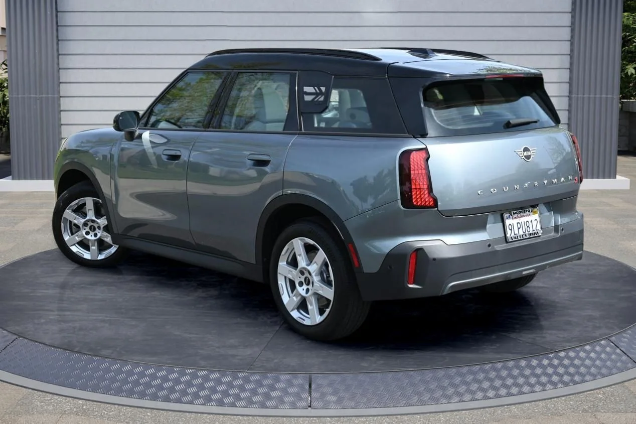 Used 2025 Green Metallic MINI Signature Plus image 4
