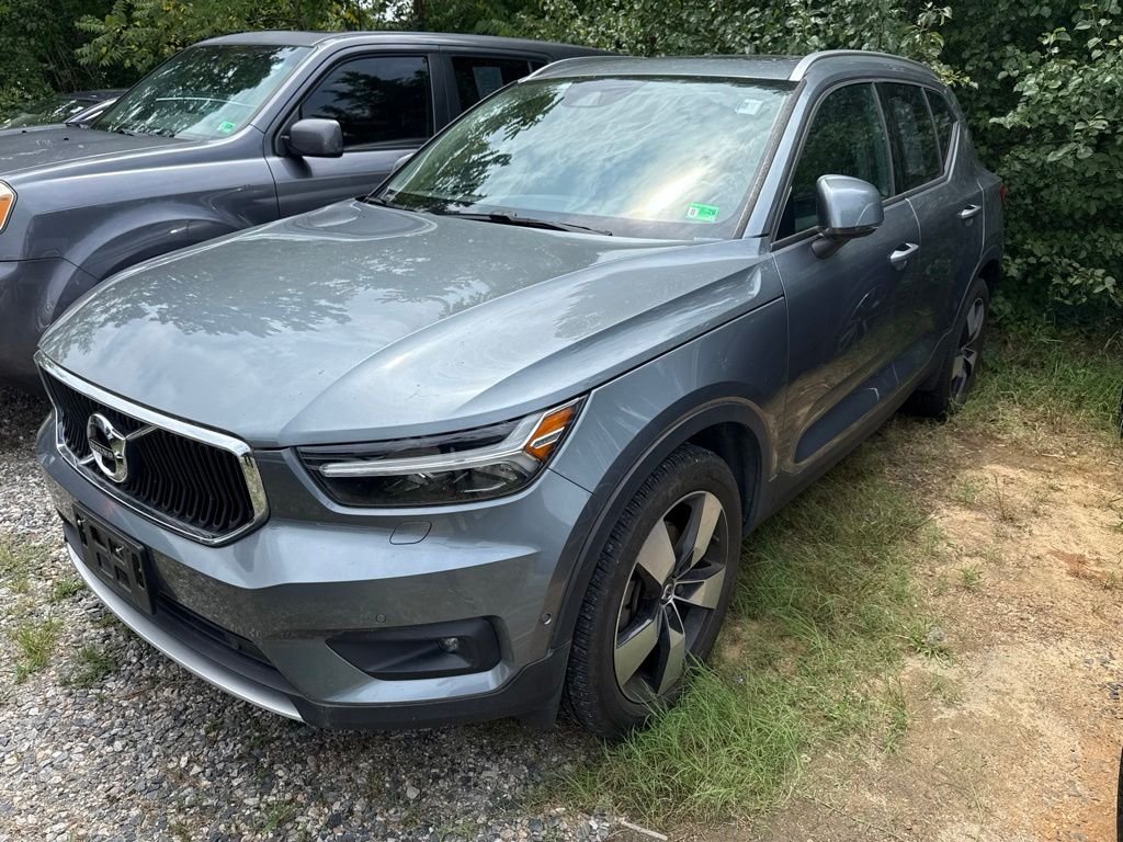Used 2019 Gray Volvo Momentum image 2