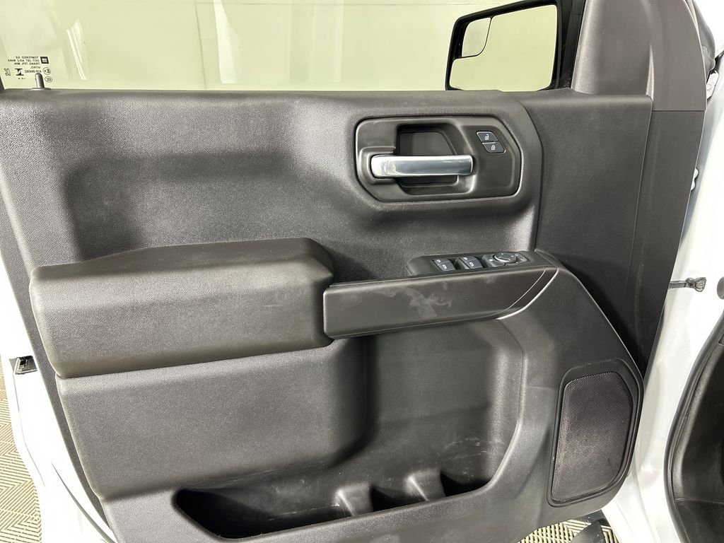Used 2024 White Chevrolet Custom image 12
