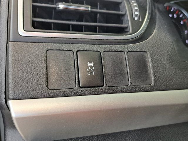 Used 2015 Silver Toyota SE image 13