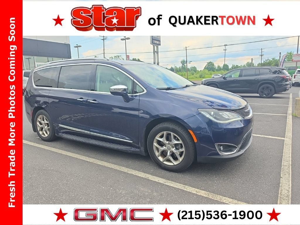 2017 Chrysler Pacifica Limited's photo