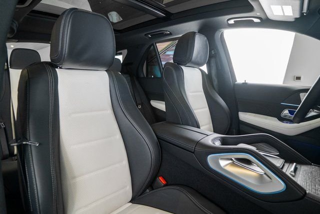 New 2026 MANUFAKTUR Moonlight White Metallic Mercedes-Benz GLE 350 image 13