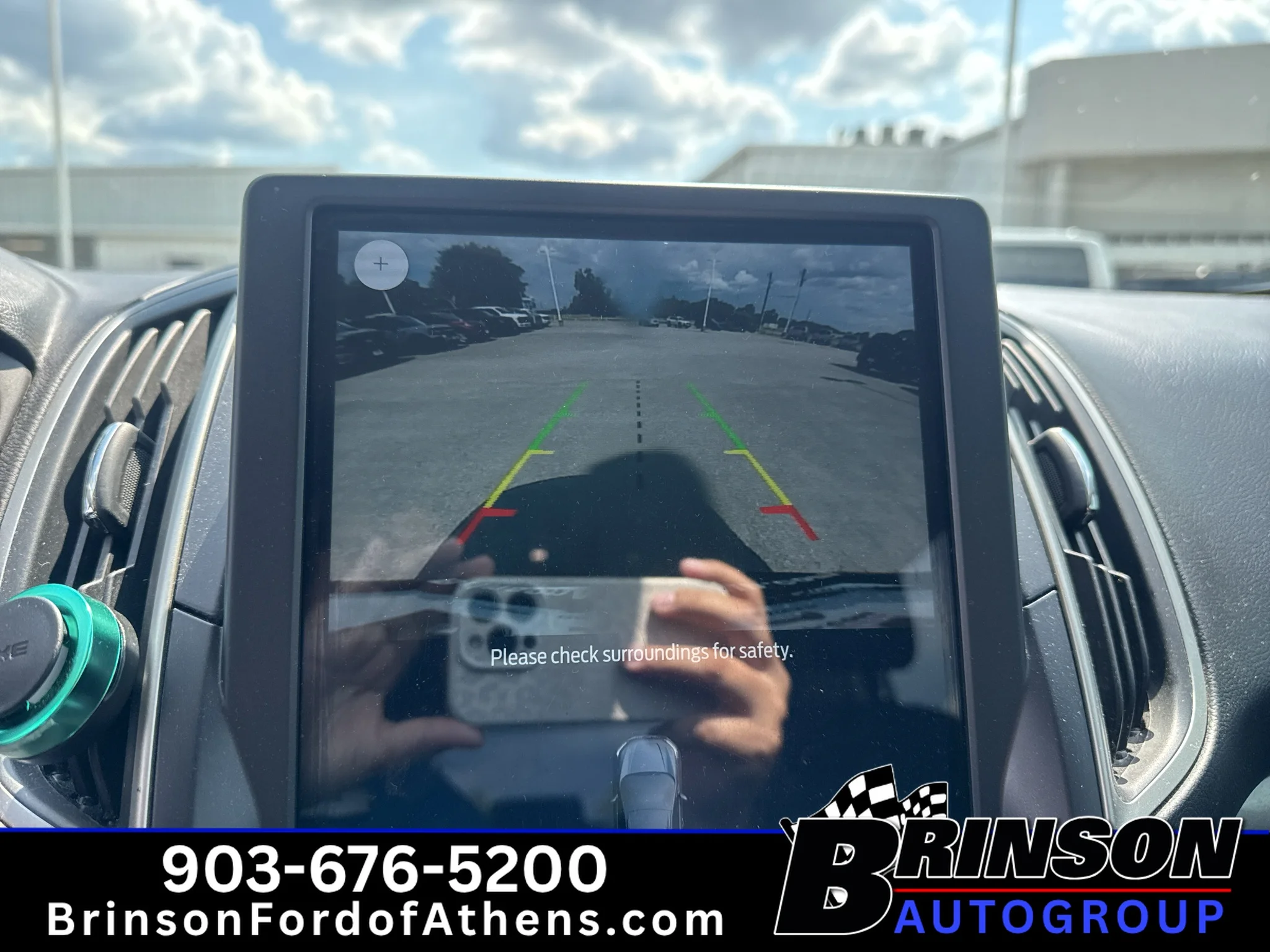 Used 2021 Oxford White Ford SE image 19