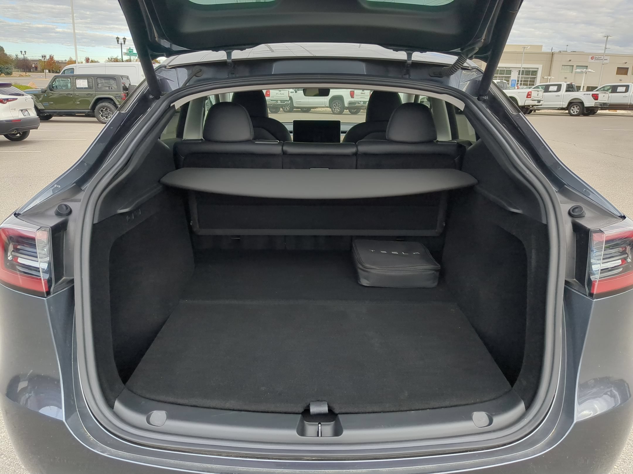 Used 2023  Tesla Long Range image 29