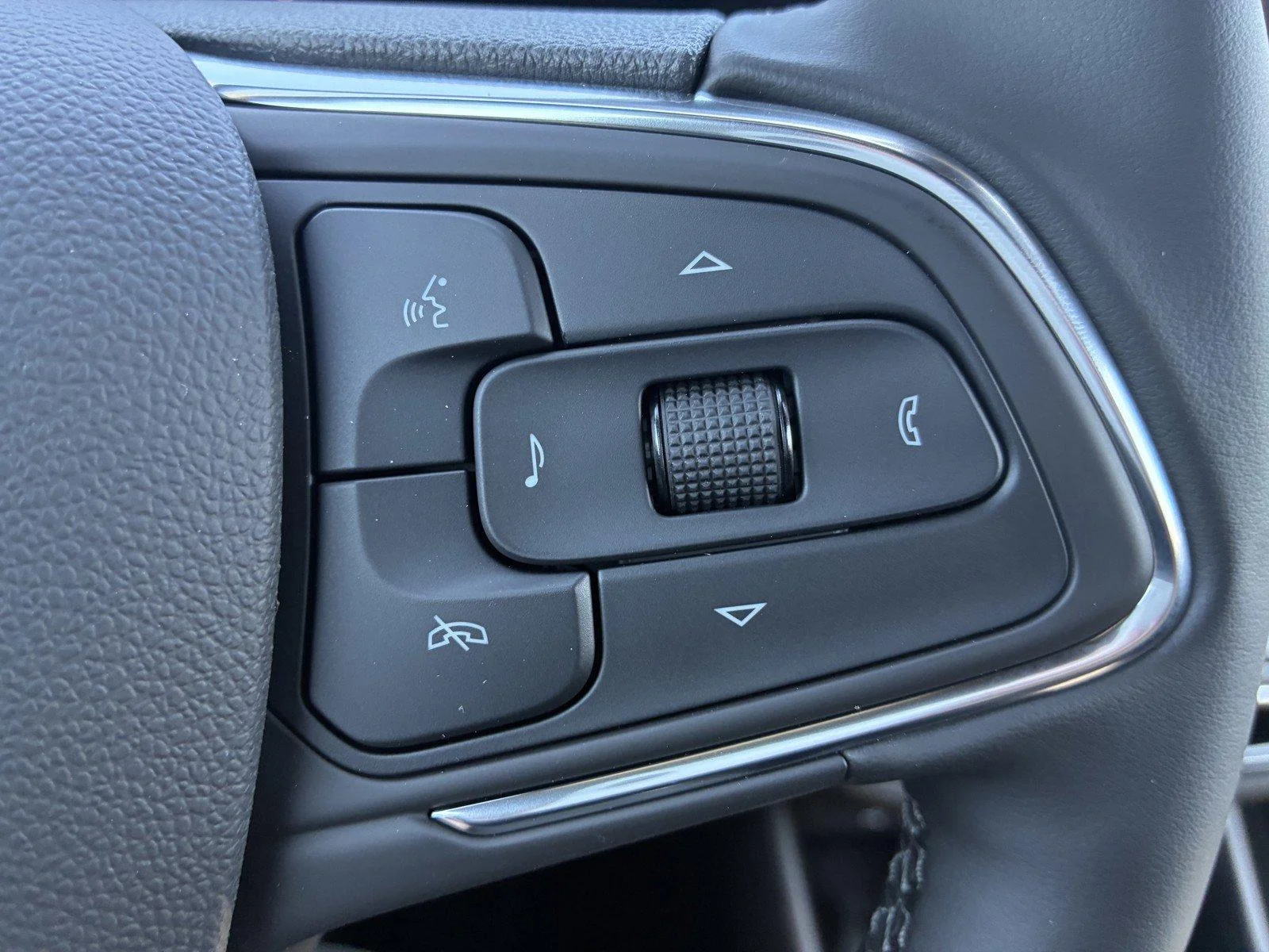 New 2026 White Frost Tricoat Buick Avenir image 24