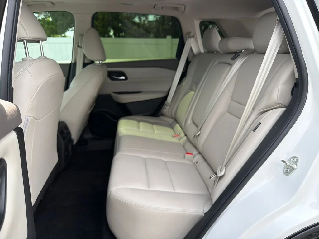 Used 2023 White Nissan SL image 27
