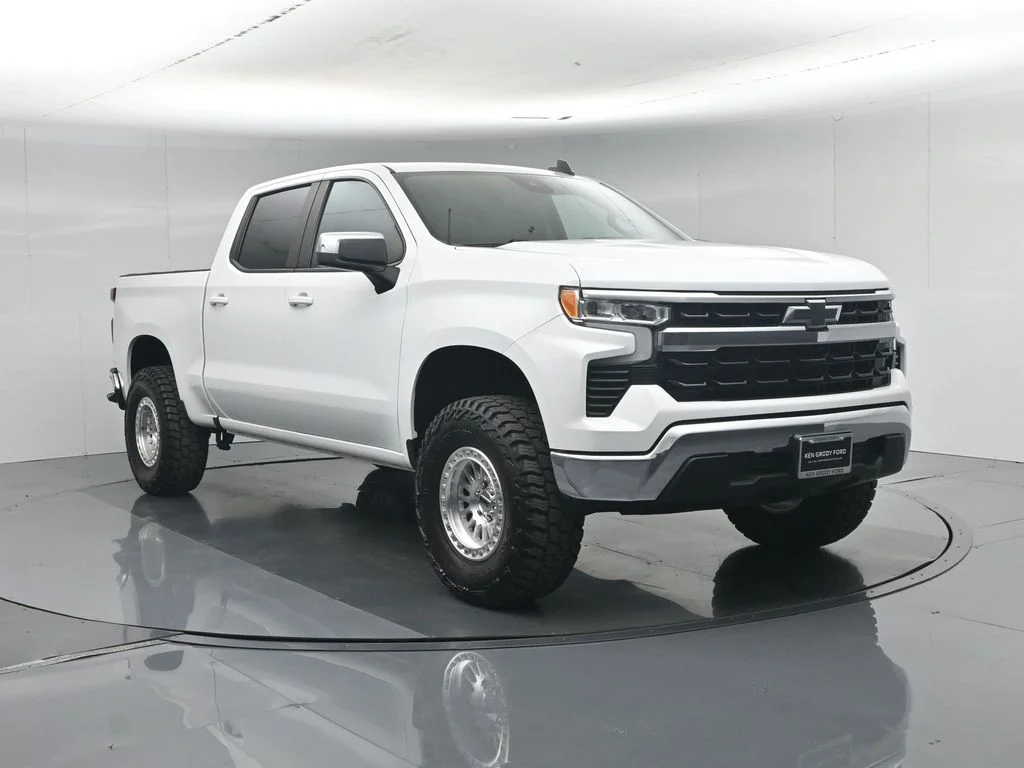 Used 2023 White Chevrolet LT image 59