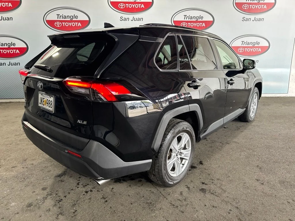 Used 2020 Black Toyota XLE image 4
