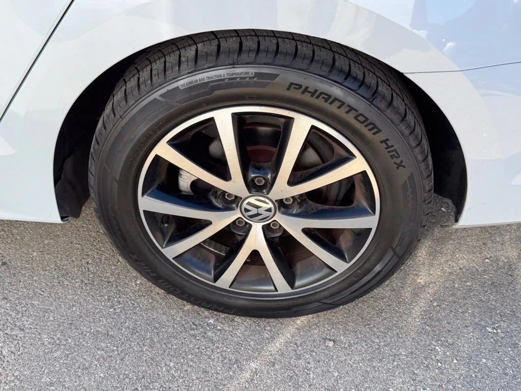 Used 2017 Gray Volkswagen 1.4T S image 18
