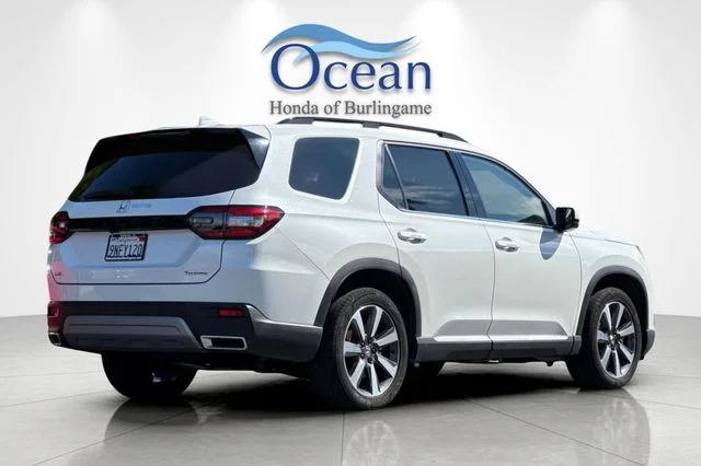 Certified Used 2025 Platinum White Pearl Honda Touring image 4