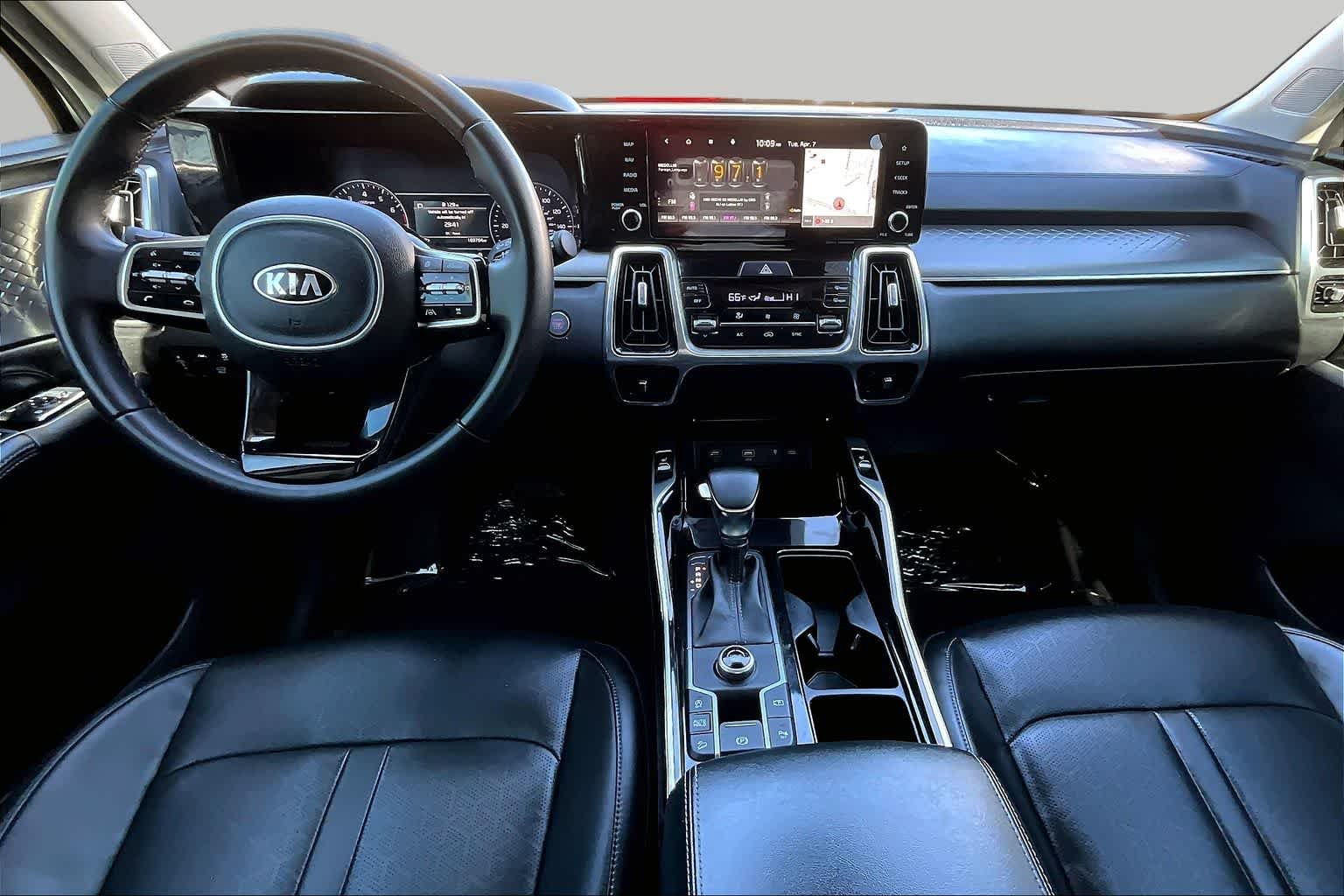 Used 2021 Sparkling Silver Kia SX image 16