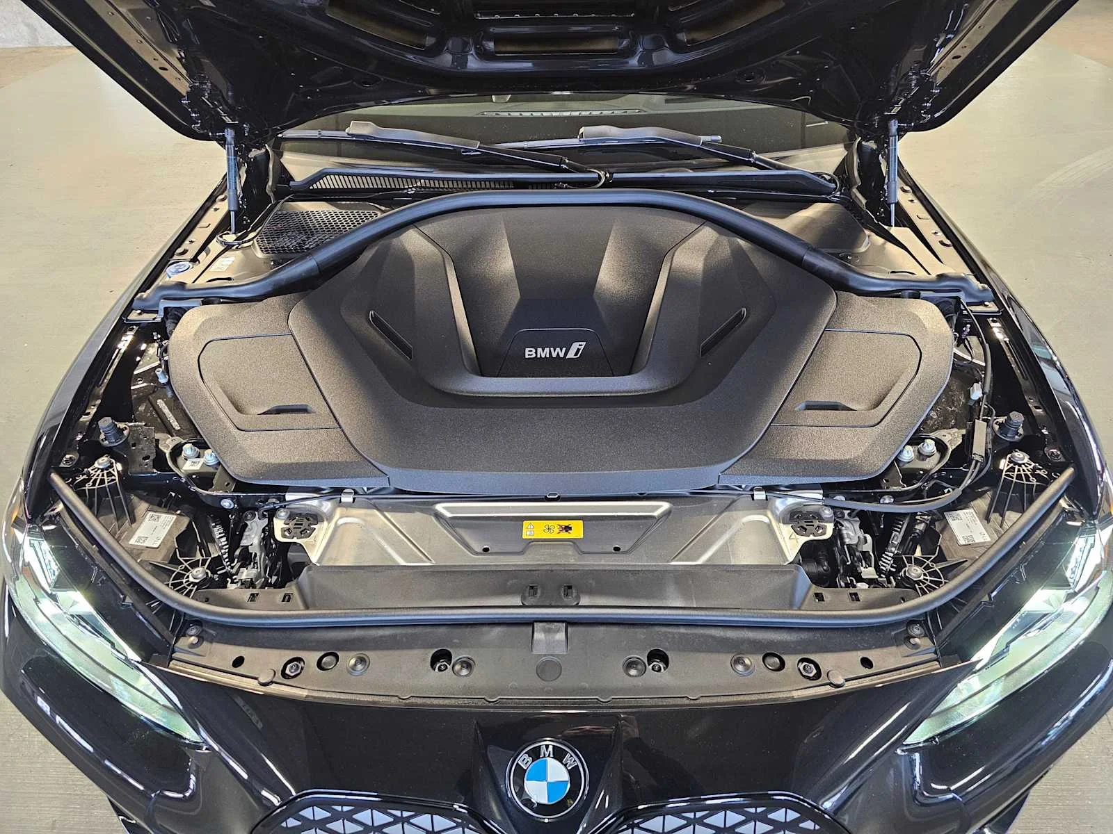 New 2026 Black Sapphire Metallic BMW xDrive40 image 9