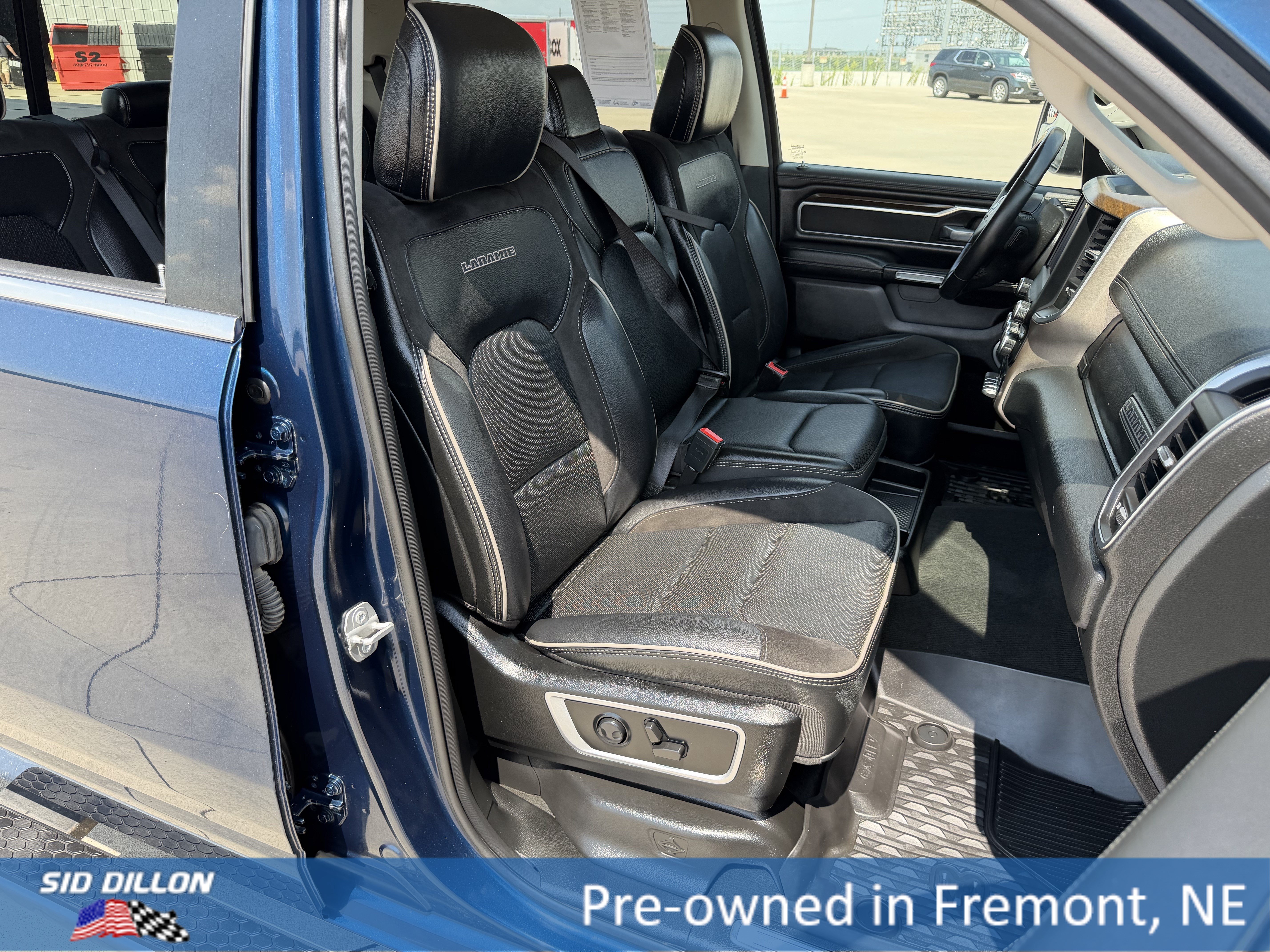 Used 2022 Patriot Blue Pearlcoat Ram Laramie image 7
