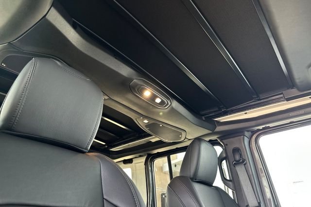 New 2026 Granite Crystal Metallic Clear-Coat Exterior Paint Jeep Sahara image 16