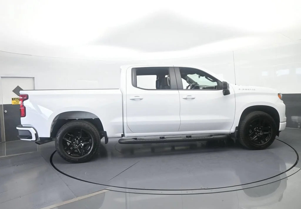 Used 2026 Summit White Chevrolet RST image 7
