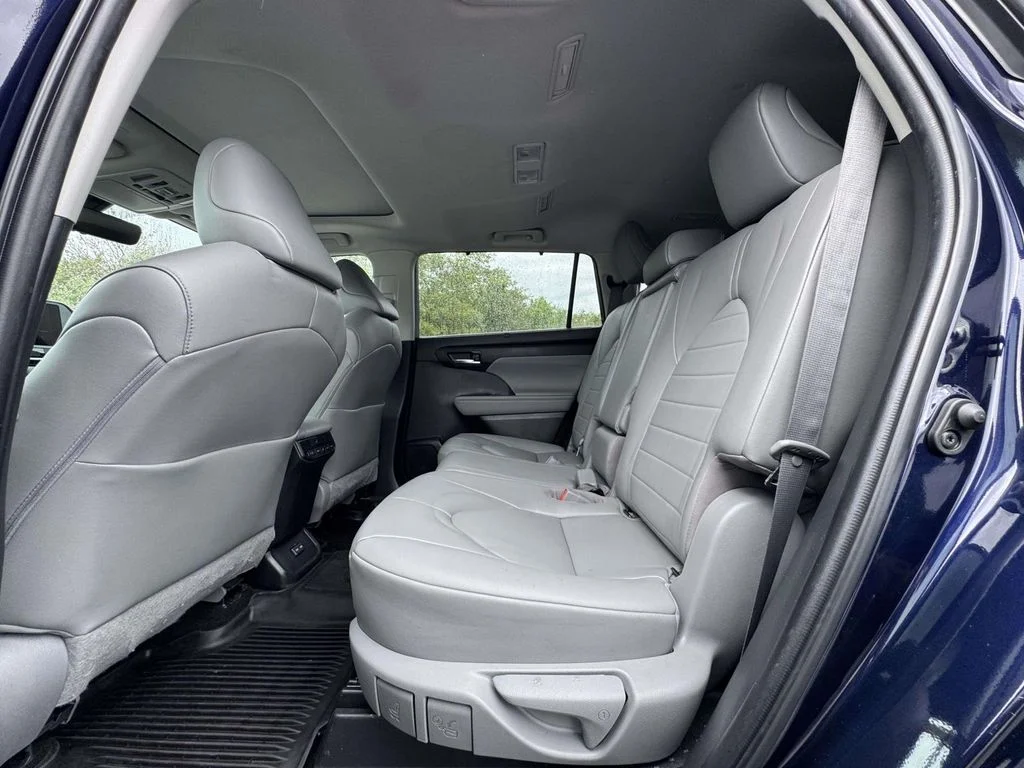 Used 2023  Toyota XLE image 15