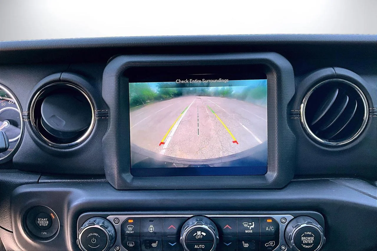 Used 2021 Silver Jeep Sahara High Altitude image 14