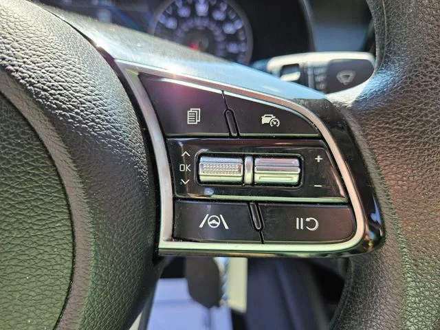 Used 2023 Red Kia LXS image 29