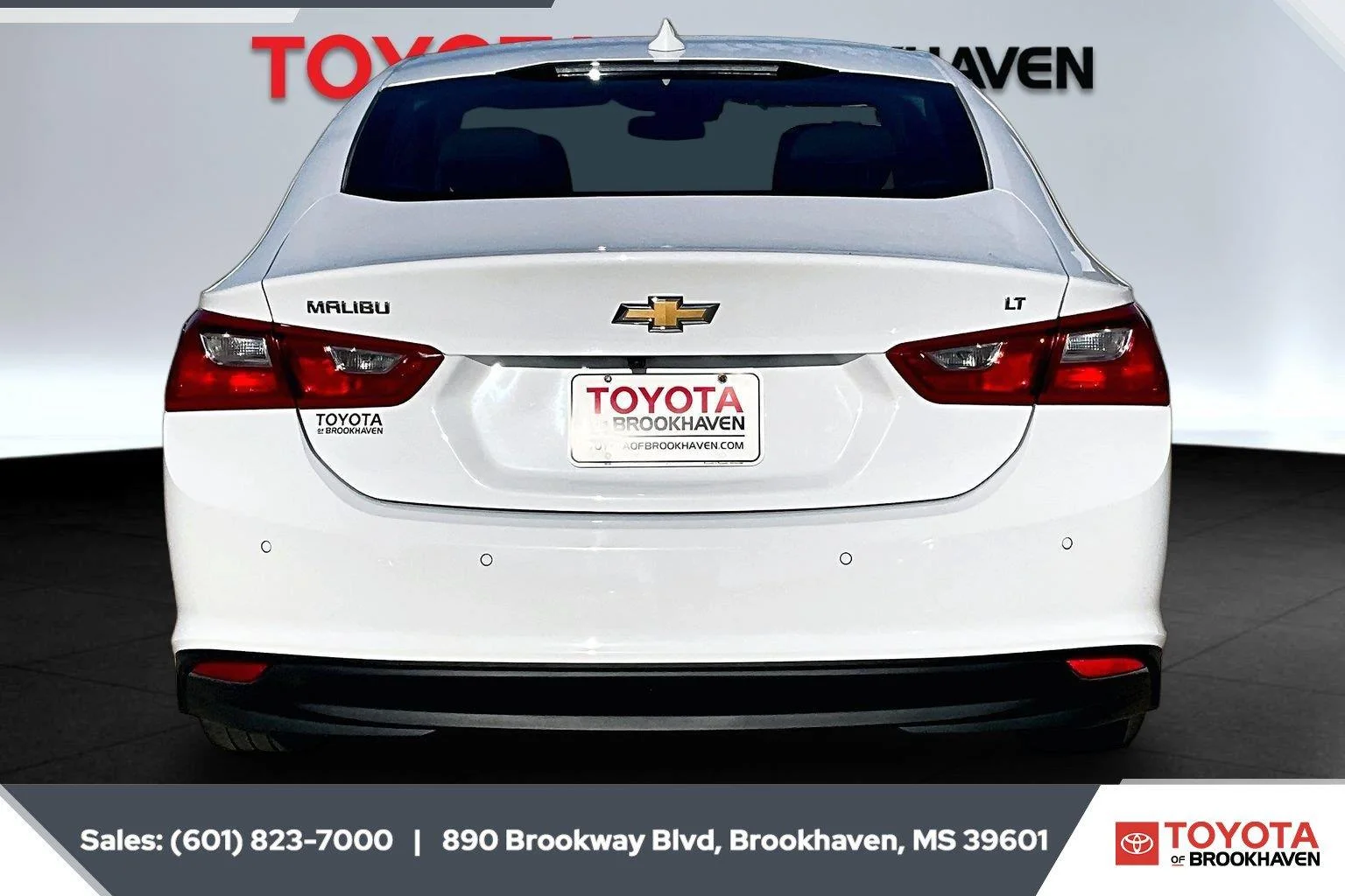 Used 2024 Summit White Chevrolet LT image 4