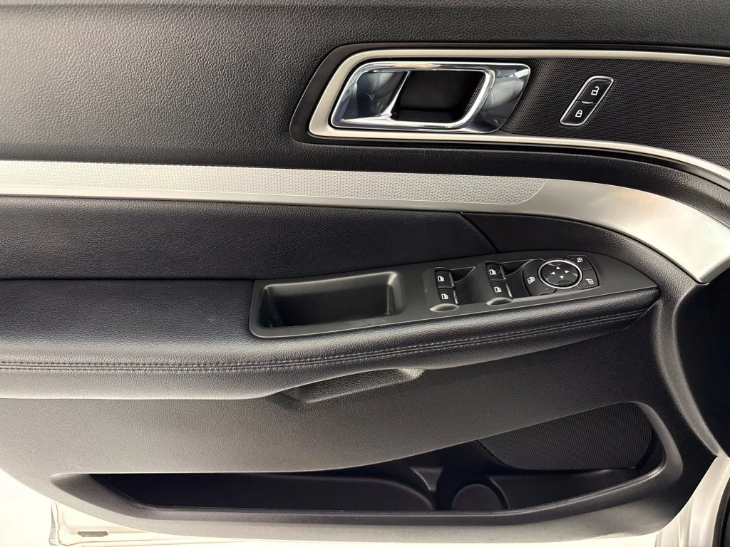 Used 2017 Silver Ford XLT image 26