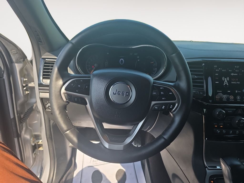 Used 2019 Silver Jeep Overland image 12