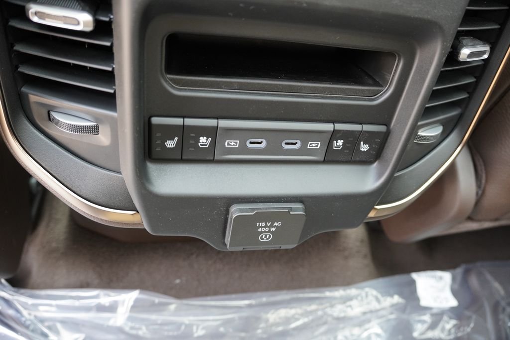 New 2026 Molten Red Pearl-Coat Exterior Paint RAM Limited image 14