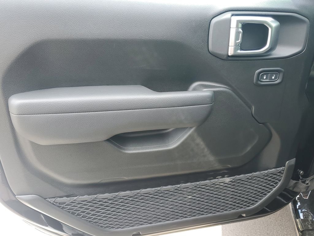 New 2026 Black Clear-Coat Exterior Paint Jeep Sport image 9