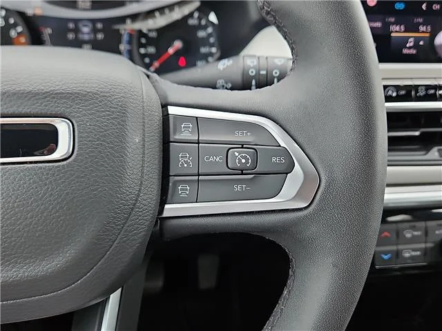 Used 2025 White Jeep Limited 4x4 image 18