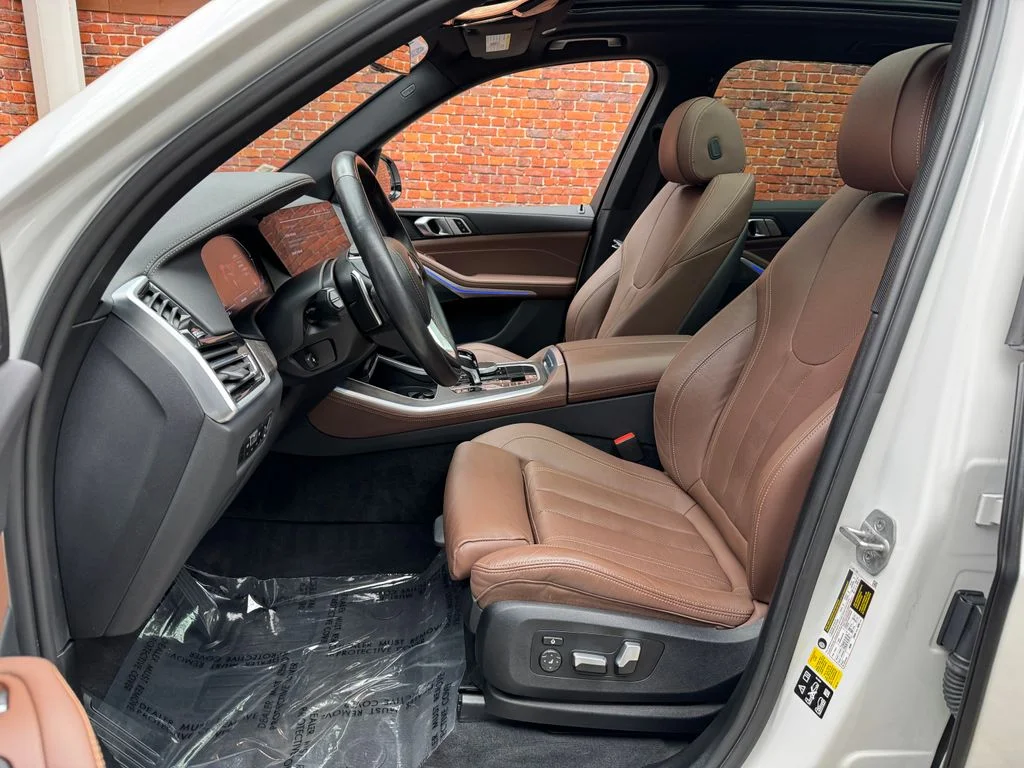 Used 2022 White BMW xDrive40i image 23