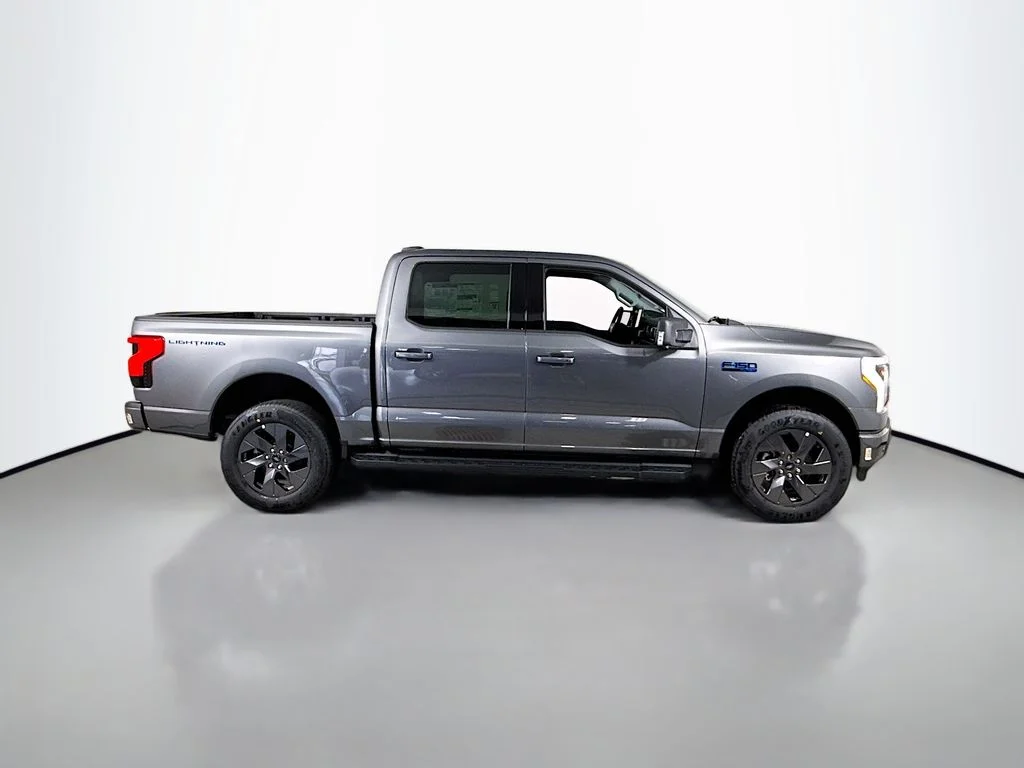 2025 Ford F-150 Lightning Flash - Photo 8