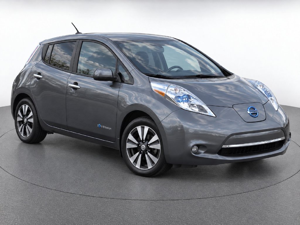 Used 2015 Gray Nissan SV image 31