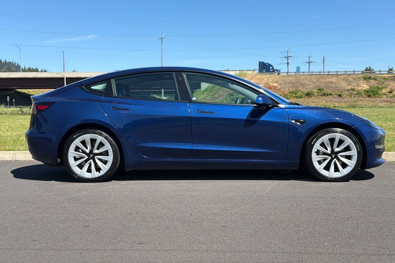 Used 2022 Tesla Model 3 Long Range with VIN 5YJ3E1EB2NF187555 for sale in Eugene, OR